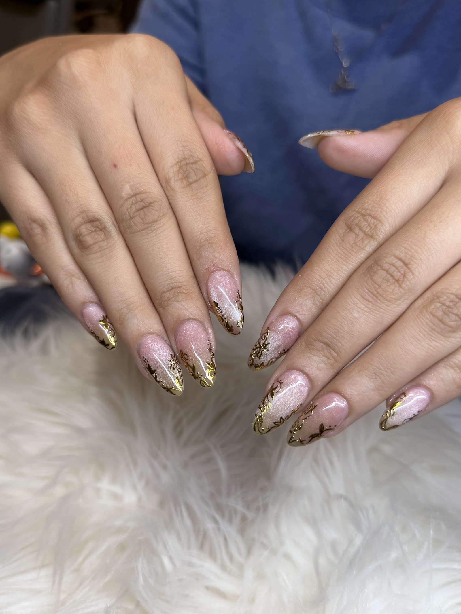 Pewaukee Nails logo